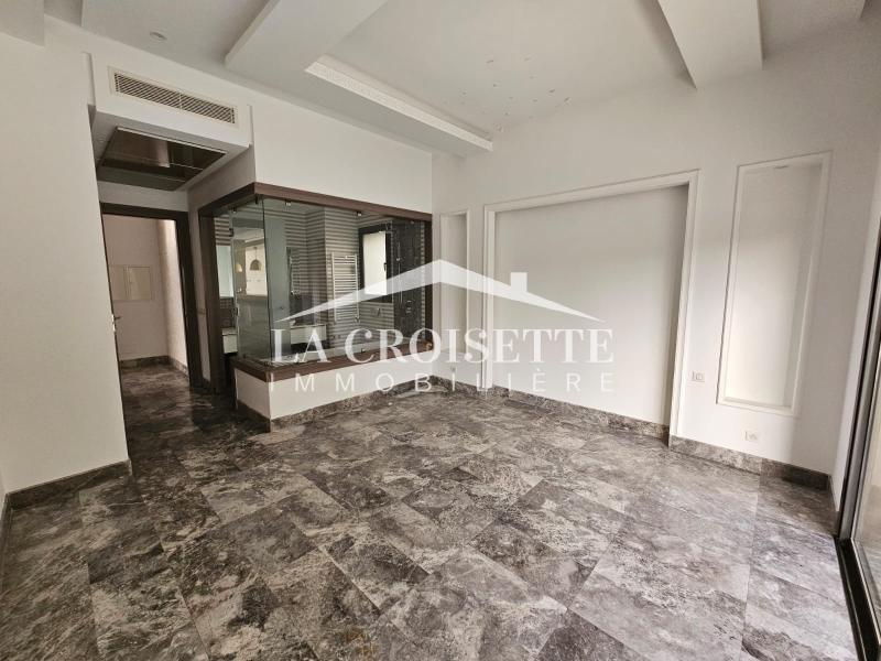 Appartement S+3 avec terrasse et piscine au Lac 2