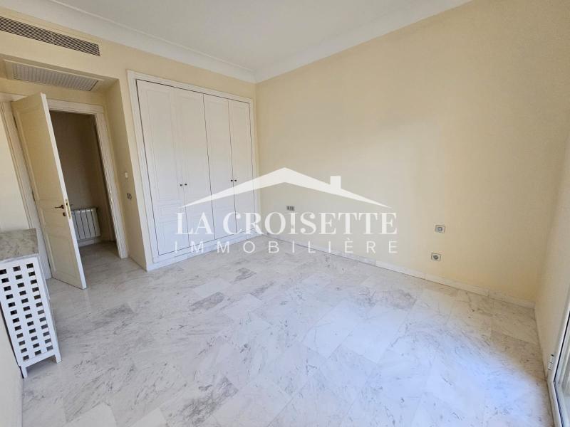 Penthouse S+4 avec piscine au Lac 2