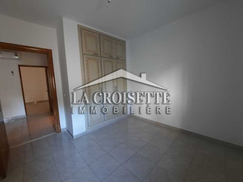 Rez-de-chaussée de villa S+3 avec piscine à La Marsa 