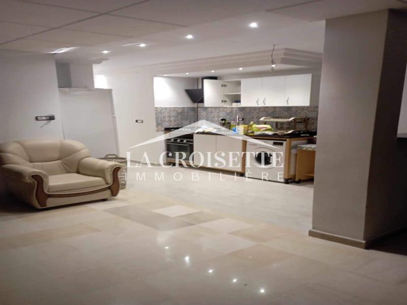 Rez-de-chaussée de villa S+2 avec piscine à Gammarth