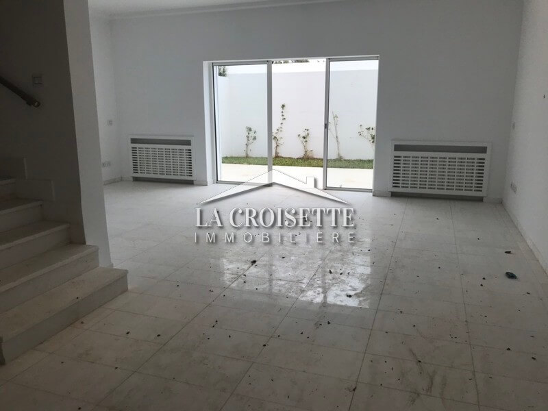 Un triplex S+5 avec piscine à Gammarth