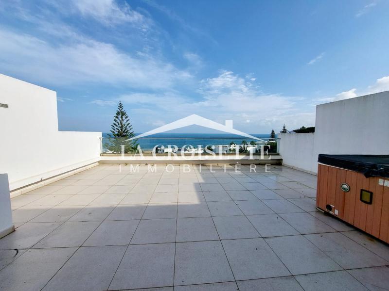 Triplex S+4 avec vue sur mer à La Marsa