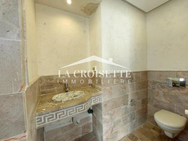 Triplex S+4 avec vue sur mer à La Marsa