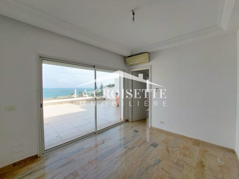 Triplex S+4 avec vue sur mer à La Marsa
