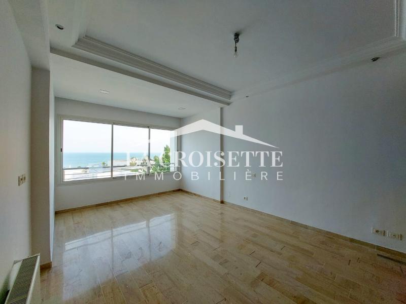 Triplex S+4 avec vue sur mer à La Marsa