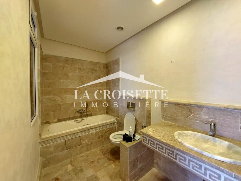 Triplex S+4 avec vue sur mer à La Marsa