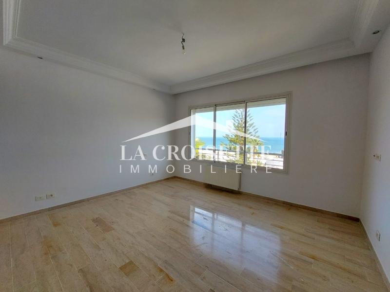 Triplex S+4 avec vue sur mer à La Marsa