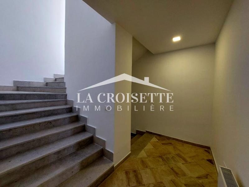 Triplex S+4 avec vue sur mer à La Marsa