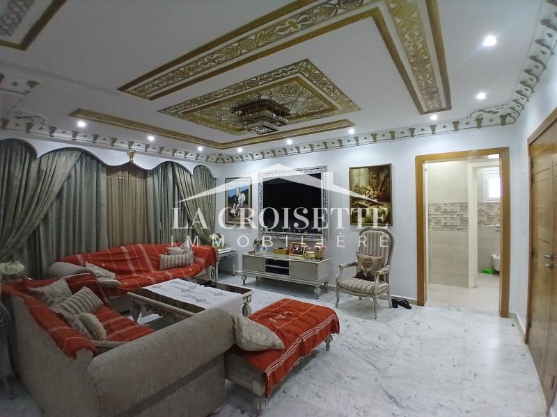 Villa meublée S+4 avec piscine à Ain Zaghouan  Nord