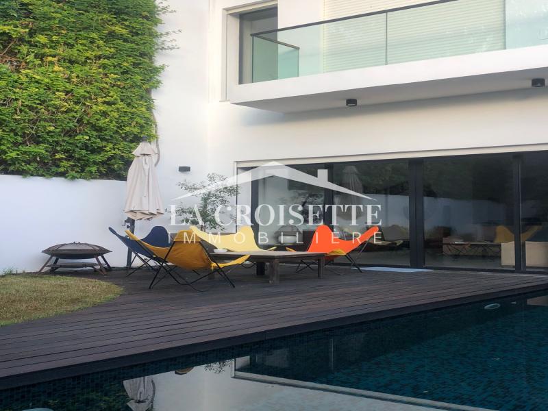 Villa meublée S+4 avec piscine à La Soukra