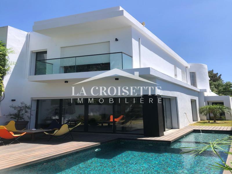 Villa meublée S+4 avec piscine à La Soukra