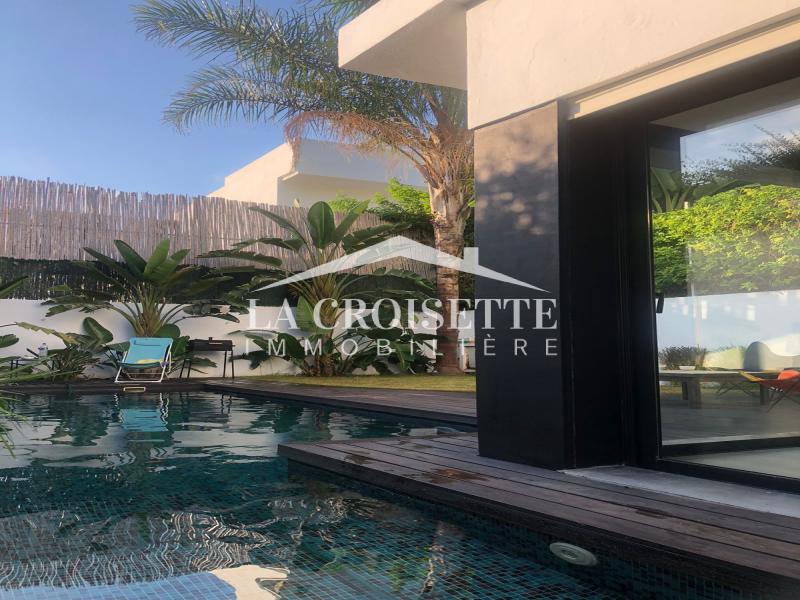 Villa meublée S+4 avec piscine à La Soukra