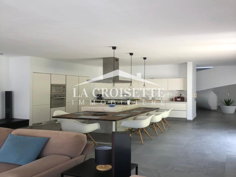 Villa meublée S+4 avec piscine à La Soukra