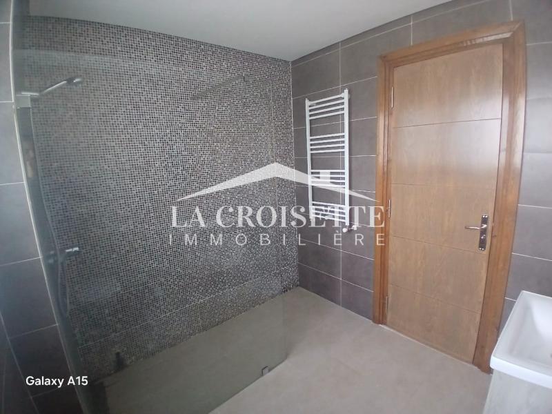 Villa S+3 avec piscine à La Soukra