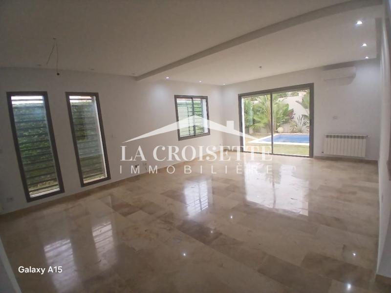 Villa S+3 avec piscine à La Soukra