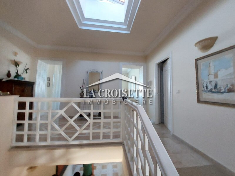 Villa S+4 meublée avec piscine à Gammarth