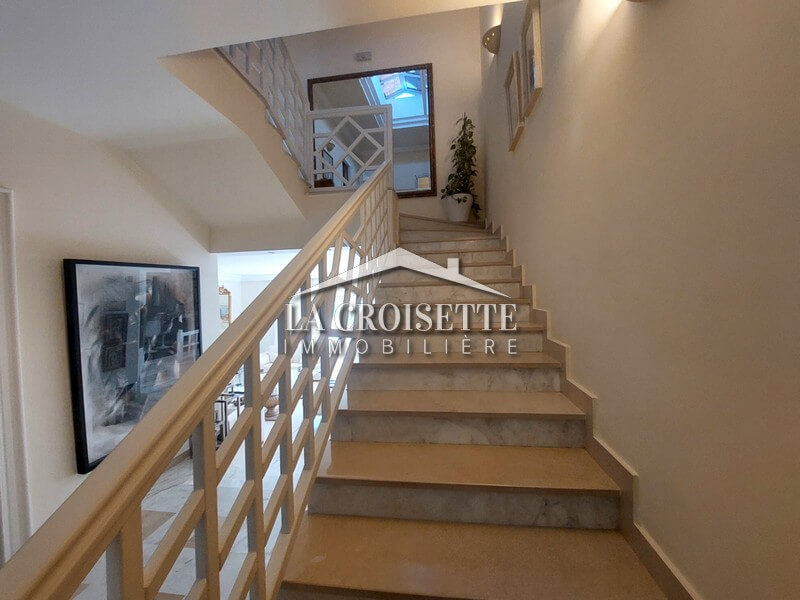 Villa S+4 meublée avec piscine à Gammarth