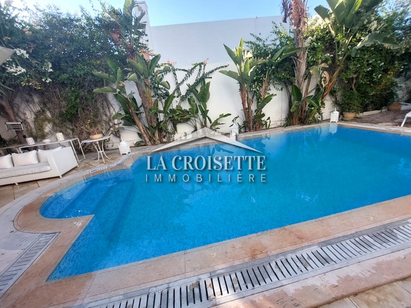 Villa S+4 meublée avec piscine à Gammarth