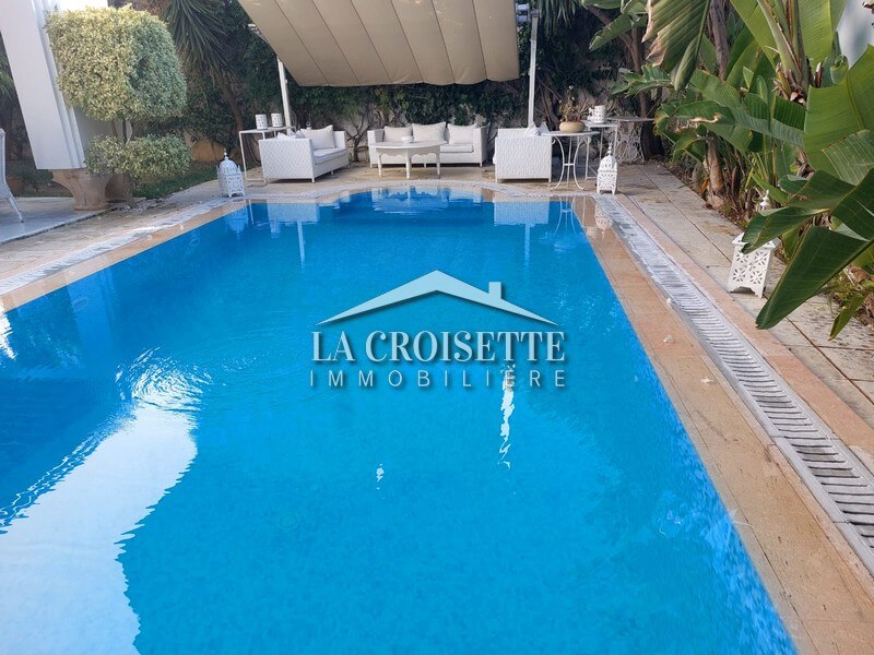 Villa S+4 meublée avec piscine à Gammarth
