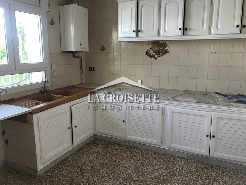 Une villa s+4 avec piscine à Carthage Dermech