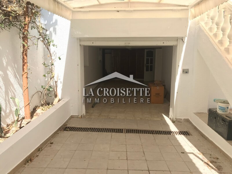 Une villa s+4 avec piscine à Carthage Dermech