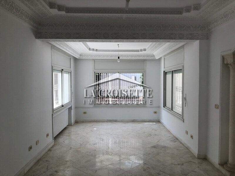 Villa S+6 avec piscine à Carthage
