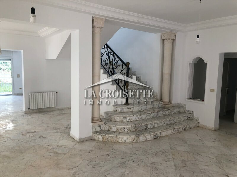 Villa S+6 avec piscine à Carthage