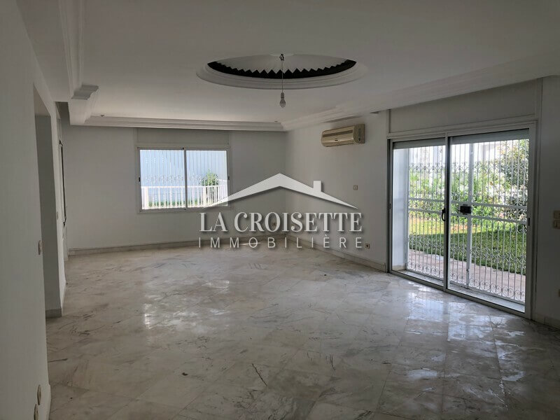 Villa S+6 avec piscine à Carthage