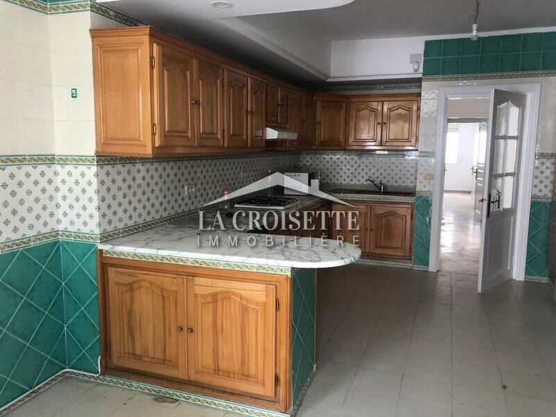 Villa S+6 avec piscine à Carthage