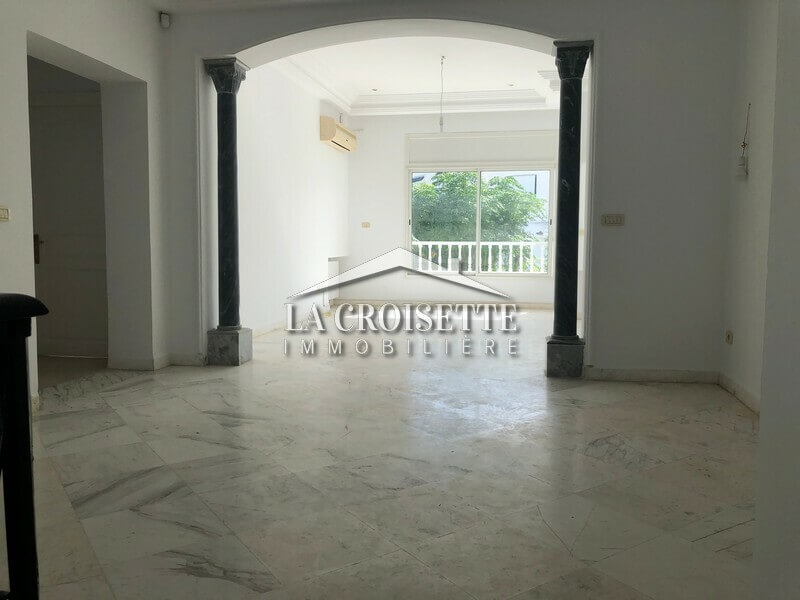 Villa S+6 avec piscine à Carthage