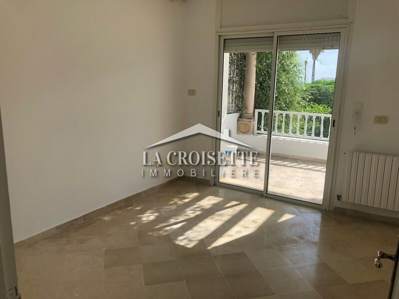 Villa S+6 avec piscine à Carthage