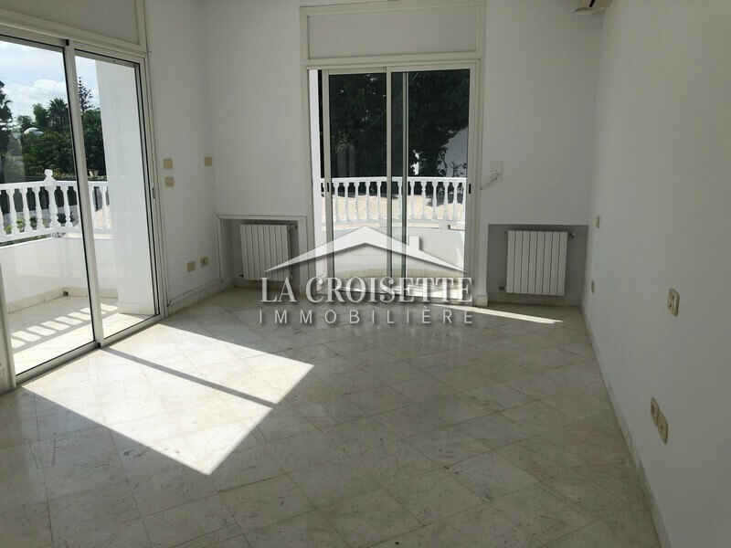 Villa S+6 avec piscine à Carthage
