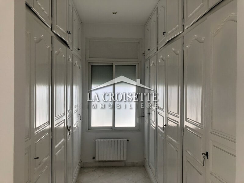 Villa S+6 avec piscine à Carthage