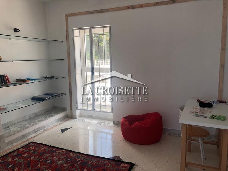  Villa S+5 avec piscine à Gammarth 