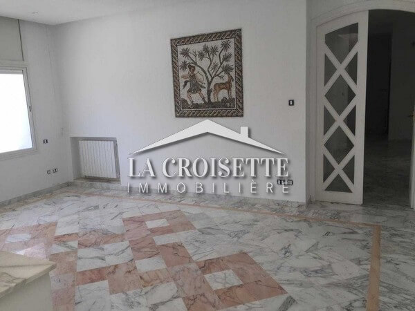  Villa S+5 avec piscine à Gammarth 