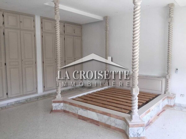  Villa S+5 avec piscine à Gammarth 