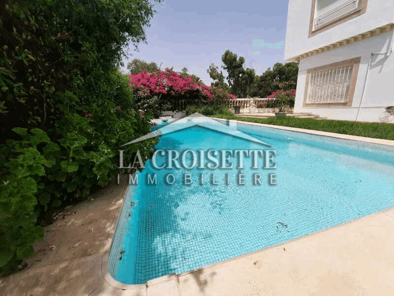 Villa S+5 avec piscine à Gammarth