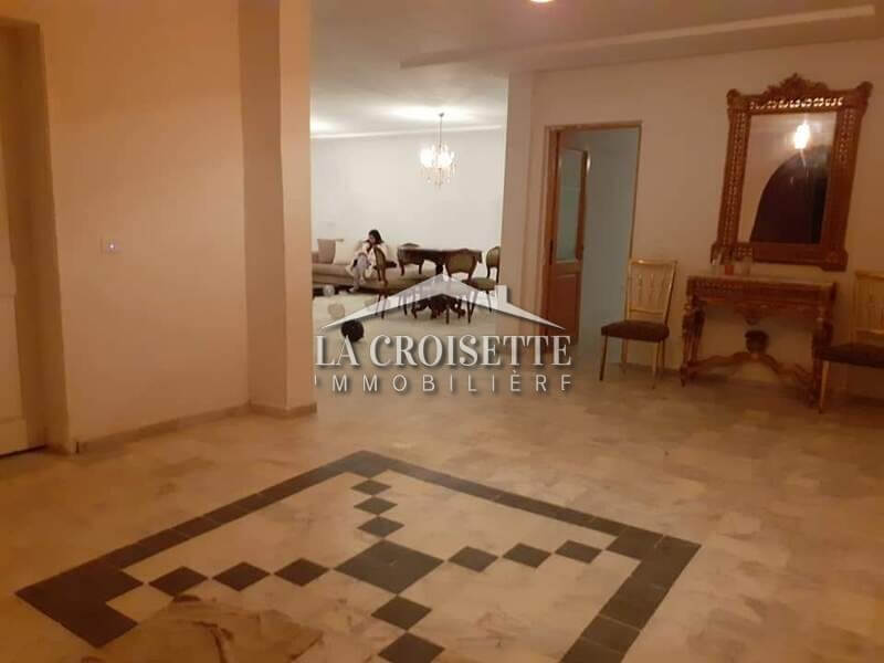 Villa S+6 avec piscine à La Soukra