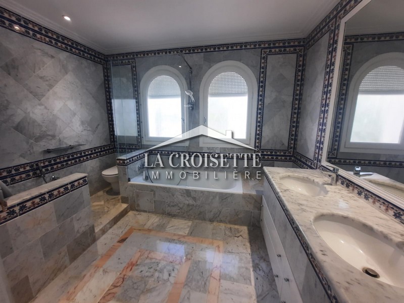 Villa S+4 avec piscine à Gammarth 