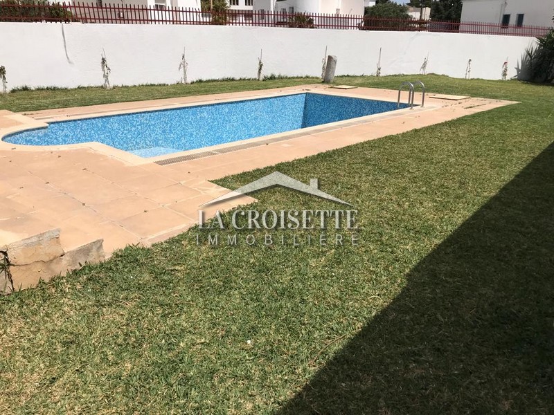 Villa S+5 avec piscine à Gammarth 