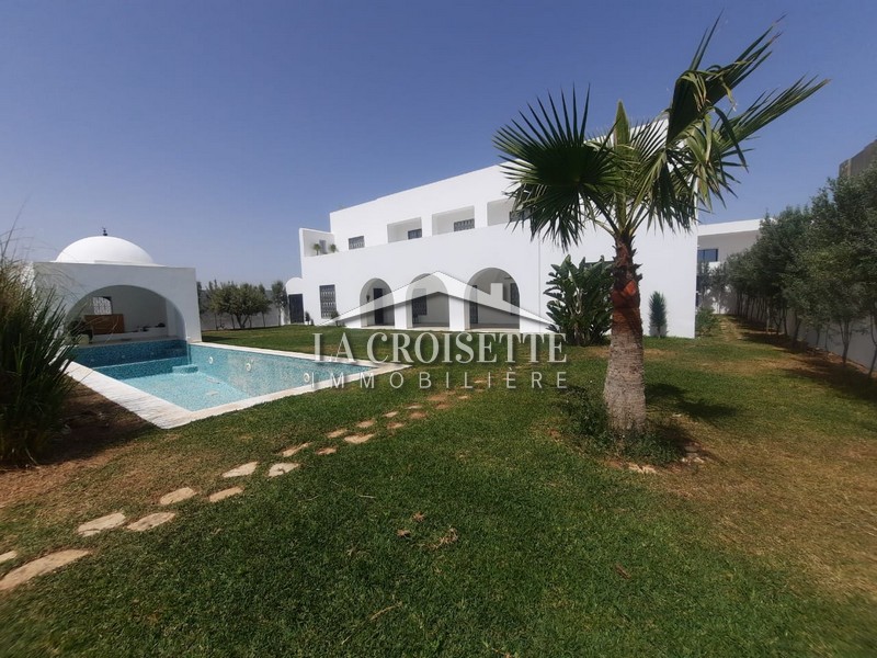 Villa S+4 à La Soukra 