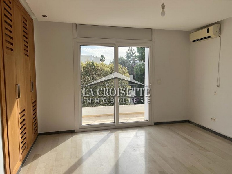 Villa S+4 avec piscine à La Marsa 