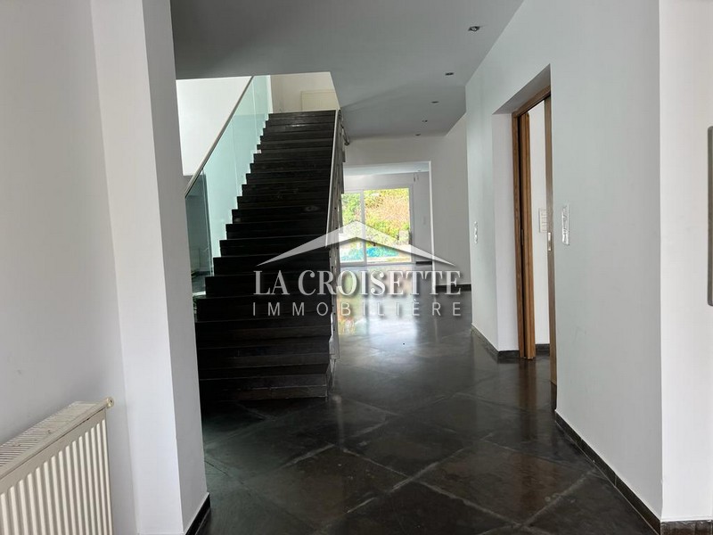Villa S+4 avec piscine à La Marsa 