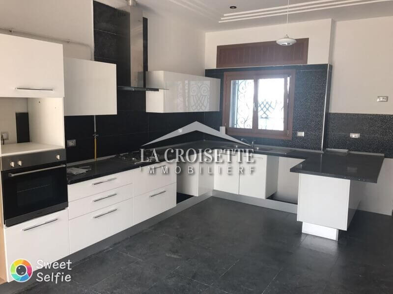 Villa S+5 à Ain Zaghouan Nord