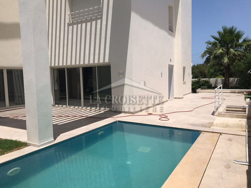 Villa S+5 avec piscine à Gammarth