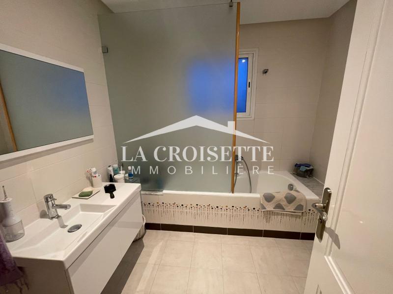 Villa meublée S+4 avec piscine à Gammarth
