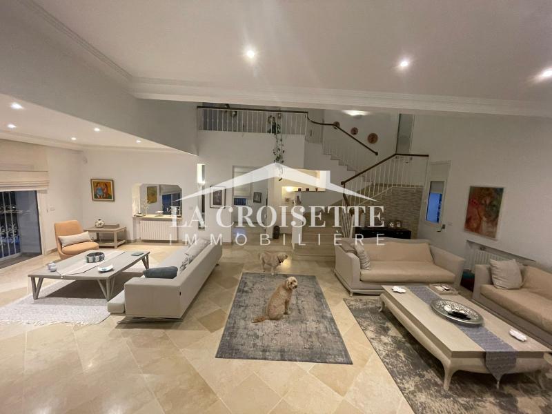 Villa meublée S+4 avec piscine à Gammarth