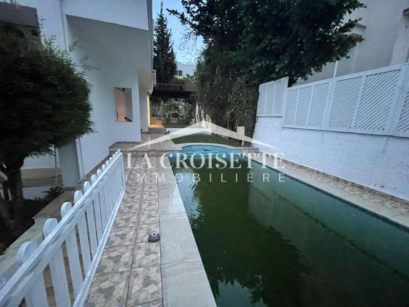 Villa meublée S+4 avec piscine à Gammarth