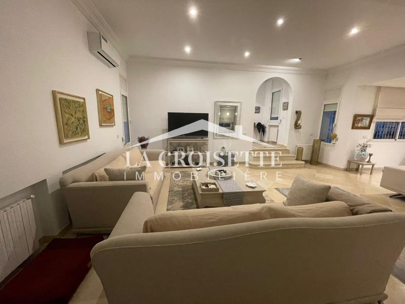 Villa meublée S+4 avec piscine à Gammarth