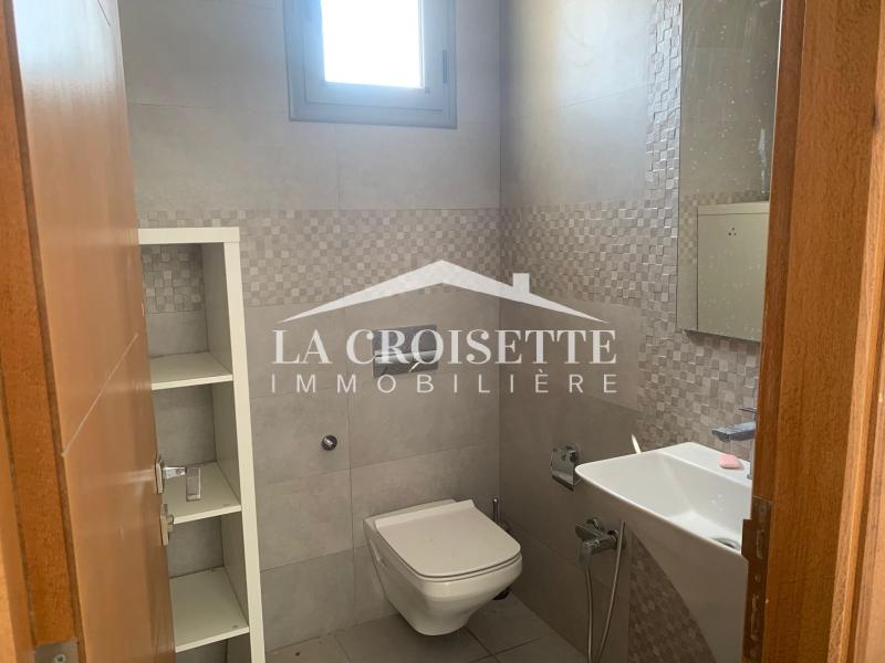 Villa S+4 avec chambre de service à La Soukra